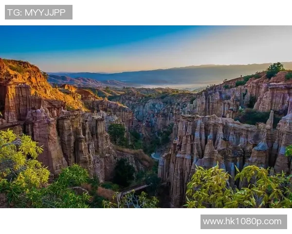 黑龙江火山鸣泉与新疆雪豹的奇妙对决探索自然之美与生态奇观 黑龙江火山鸣泉与新疆雪豹的奇妙对决探索自然之美与生态奇观